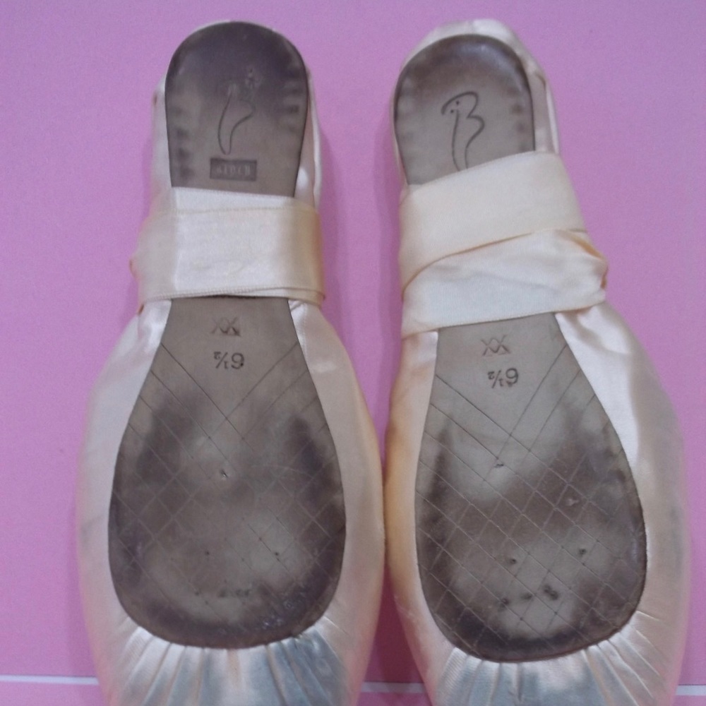 Capezio® Aria Ballet Pointe Shoes Sz 6 1/2 - Picture 6 of 8